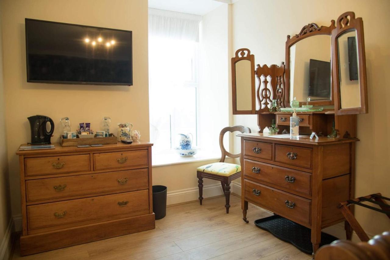The Royal Bed & Breakfast Бармут Екстериор снимка